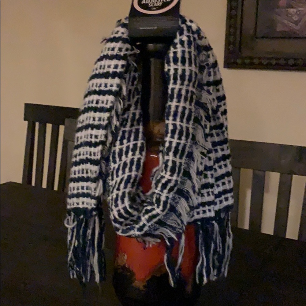 Adjustable scarf